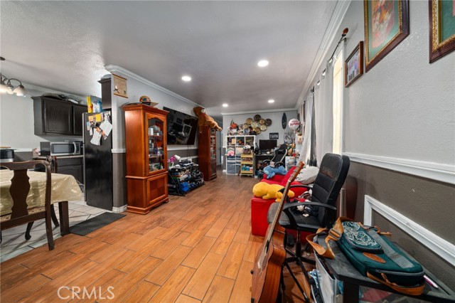 9514 Juniper Street, Los Angeles CA: https://media.crmls.org/medias/86034108-bf60-4394-af64-c231137223b0.jpg