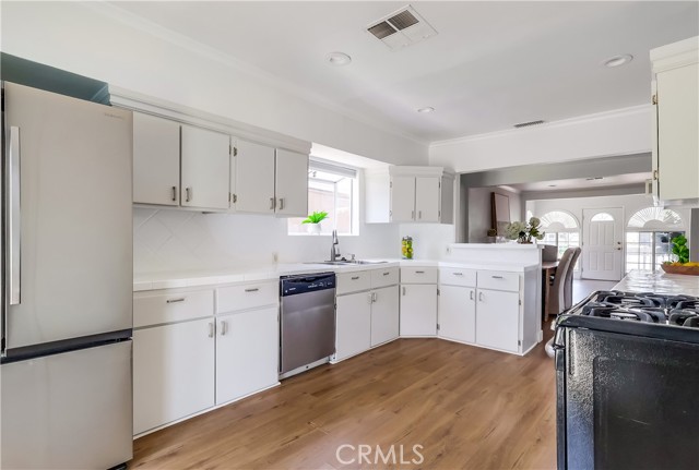 Detail Gallery Image 27 of 39 For 12506 Emelita St, Valley Village,  CA 91607 - 2 Beds | 2 Baths