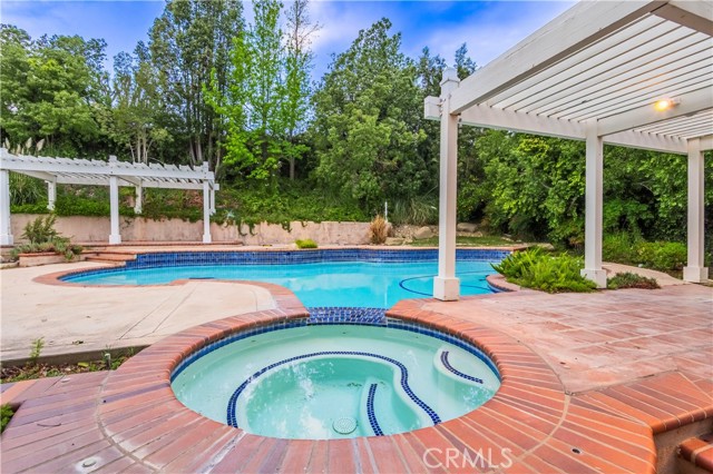 369 Ashbury Lane, Upland CA: https://media.crmls.org/medias/8605f6ba-8a1c-422c-9346-a090257c1abb.jpg