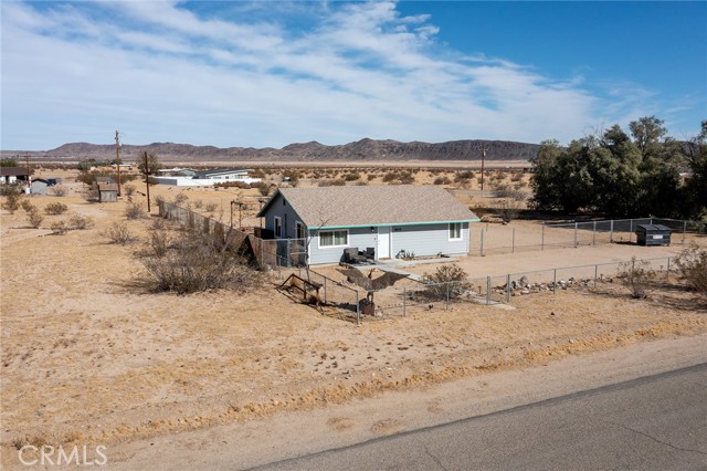 Detail Gallery Image 5 of 50 For 65076 E Broadway, Joshua Tree,  CA 92252 - 2 Beds | 1 Baths