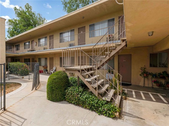 7049 Vassar Avenue, Canoga Park CA: https://media.crmls.org/medias/8606e846-a4b1-4e3f-8d87-bcfabcd07e83.jpg