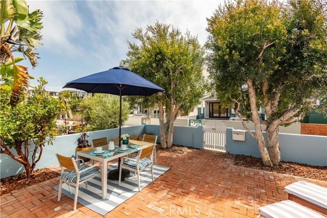 Beach colors in the front yard