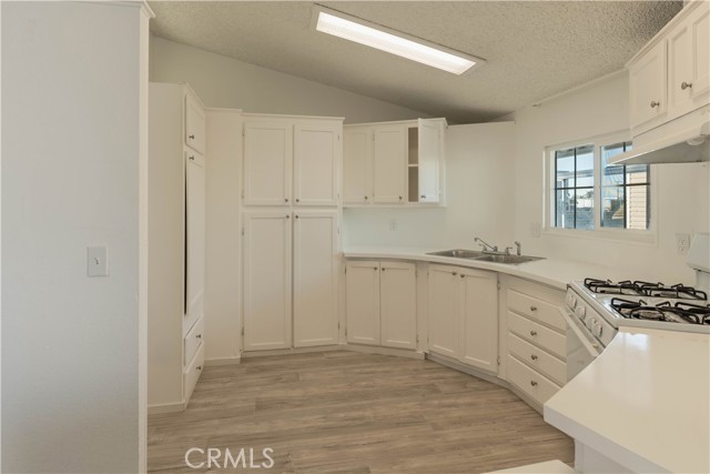 Detail Gallery Image 7 of 30 For 1241 N East #216,  Anaheim,  CA 92805 - 3 Beds | 2 Baths