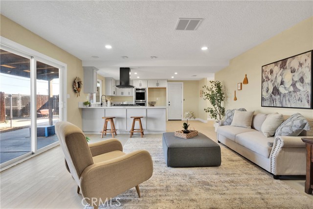 15130 Flathead Road, Apple Valley CA: https://media.crmls.org/medias/8607901f-1d9e-49c2-87ec-4fc4ce4988bb.jpg