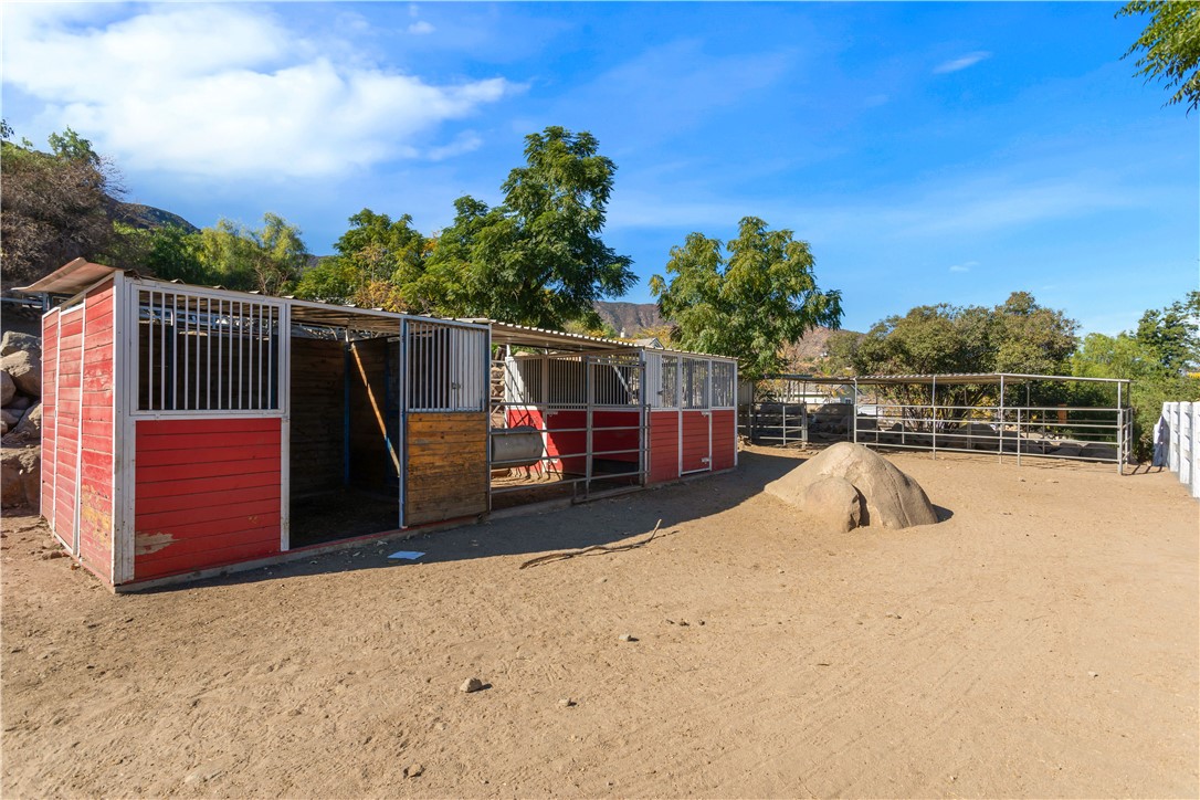 Detail Gallery Image 2 of 33 For 17911 Thoreson St, Lake Elsinore,  CA 92530 - 2 Beds | 2 Baths