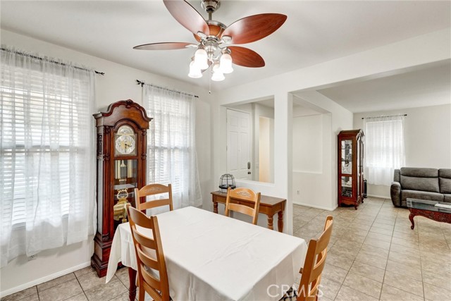 13576 Oxford Ct, Chino CA: https://media.crmls.org/medias/8607d8ae-949e-4d29-8f61-2810d80712bc.jpg