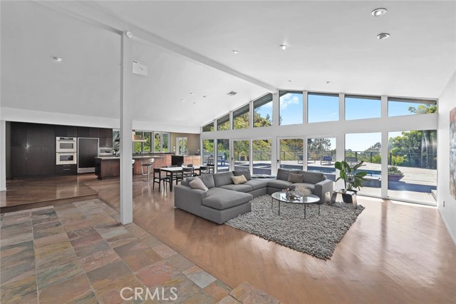 2420 Bowmont Drive, Beverly Hills CA: https://media.crmls.org/medias/8607e40e-b60b-42c9-8a6f-db821cffbe8a.jpg