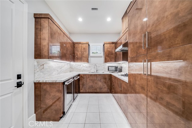 Detail Gallery Image 14 of 45 For 212 Parkwood, Irvine,  CA 92620 - 4 Beds | 4/1 Baths