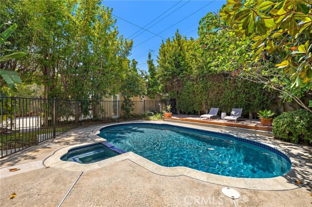 609 N Oakhurst Drive, Beverly Hills CA: https://media.crmls.org/medias/8608329f-3c25-407c-948c-1bf0c7c5ebbf.jpg