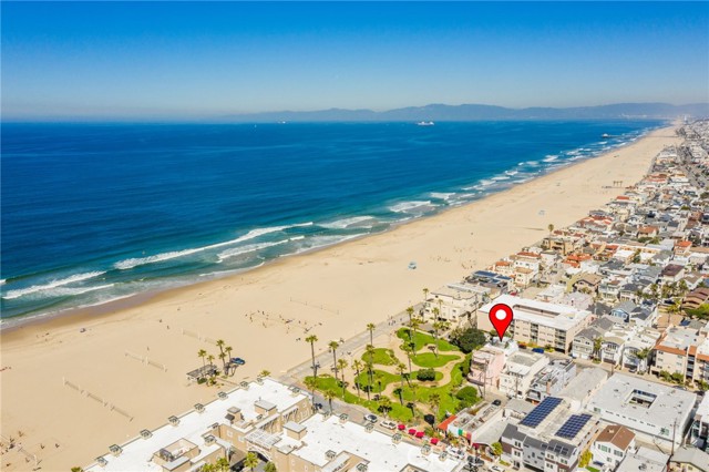 36 15th Street, Hermosa Beach, California 90254, 4 Bedrooms Bedrooms, ,4 BathroomsBathrooms,Residential,For Sale,15th,SB24059668