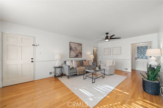 Detail Gallery Image 20 of 24 For 2027 E Appleton #1,  Long Beach,  CA 90803 - 2 Beds | 2 Baths