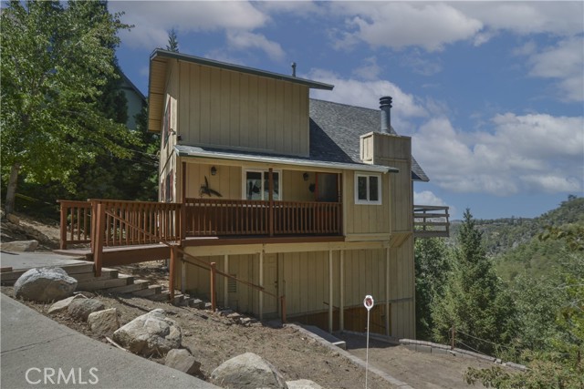 929 Trinity Drive, Lake Arrowhead CA: https://media.crmls.org/medias/86094b1c-f274-4268-b1e7-a35297e56440.jpg