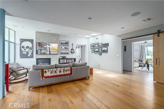 Detail Gallery Image 6 of 68 For 1933 Whittier Ave, Costa Mesa,  CA 92627 - 4 Beds | 2 Baths