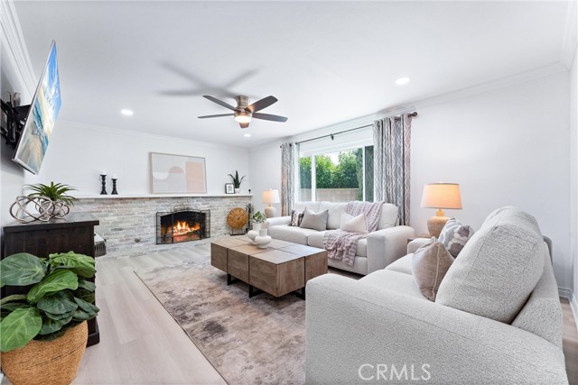 Detail Gallery Image 4 of 39 For 200 Friar Pl, Fullerton,  CA 92835 - 4 Beds | 3 Baths