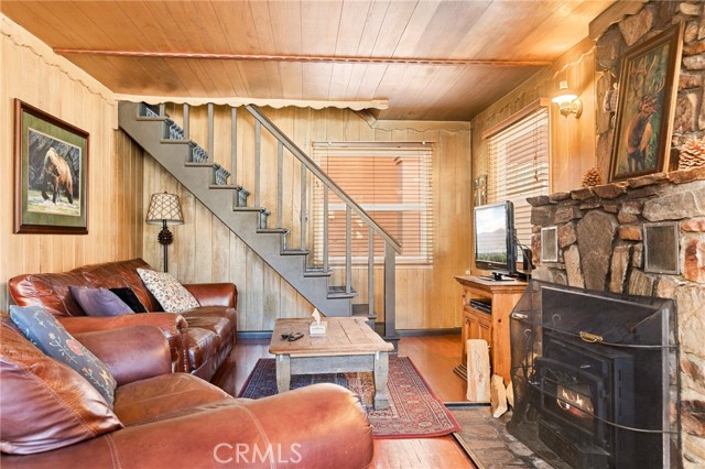 Detail Gallery Image 6 of 22 For 435 Arroyo, Big Bear Lake,  CA 92315 - 3 Beds | 1 Baths