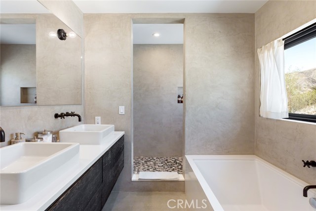 48575 Paradise Avenue, Morongo Valley CA: https://media.crmls.org/medias/860a18de-b7c8-4469-b2ff-b529c8a32fd2.jpg