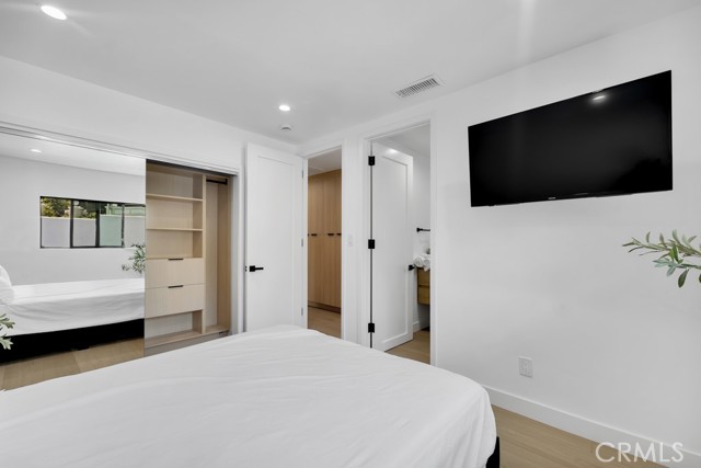 17072 Oak View Drive, Encino CA: https://media.crmls.org/medias/860a3dfe-c7ff-44e3-aacf-254a90bd7556.jpg