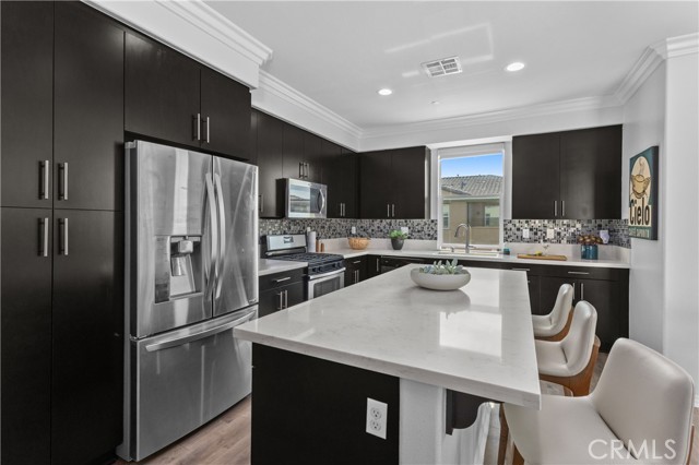 17557 Newland Street, Huntington Beach CA: https://media.crmls.org/medias/860b9cf6-67d8-457a-88b8-f515775b6716.jpg