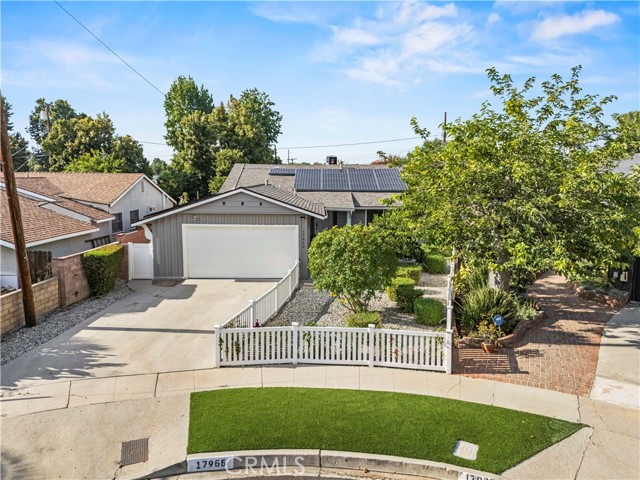17955 Archwood Street, Reseda CA: https://media.crmls.org/medias/860c086a-a4b9-4544-8f1d-cabe22c6f2c7.jpg