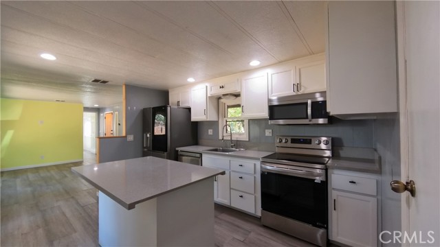 Detail Gallery Image 6 of 33 For 4335 Lasky, Clearlake,  CA 95422 - 3 Beds | 2 Baths