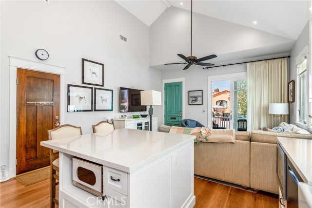 Detail Gallery Image 8 of 33 For 162 Pomona Ave, Long Beach,  CA 90803 - 2 Beds | 2 Baths