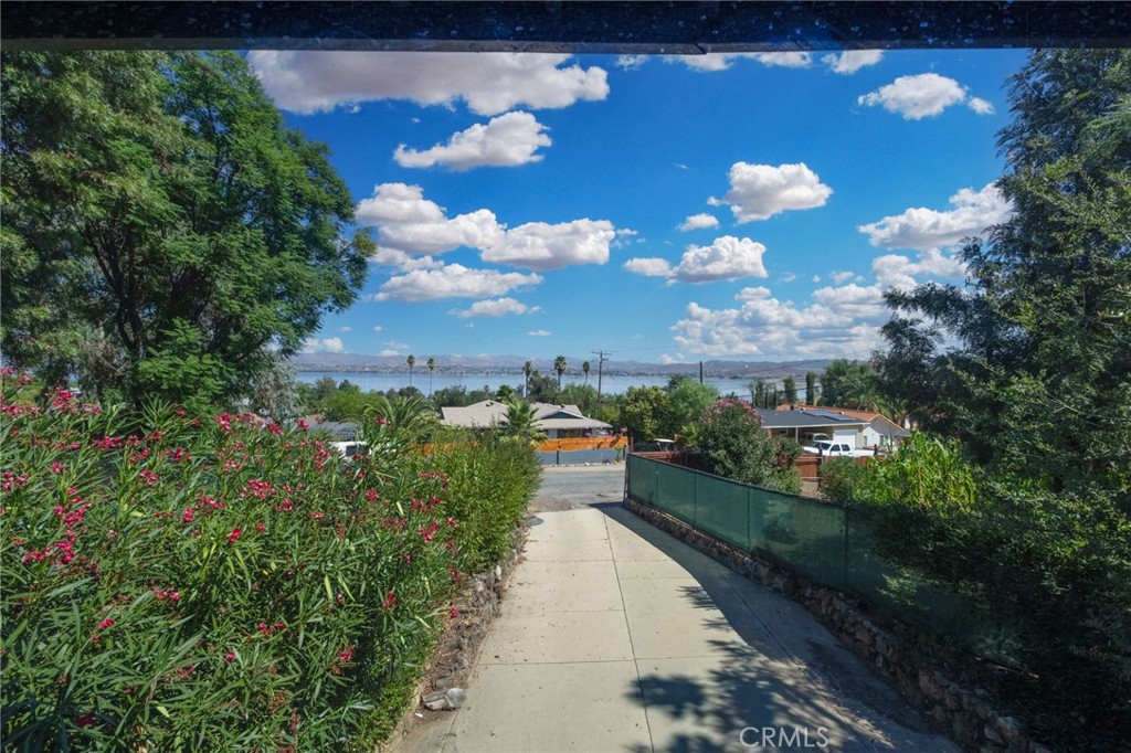 https://media.crmls.org/medias/860e0233-5e8d-4ca9-aea2-47fbe978cd19.jpg?preset=X-Large