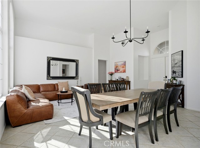 Detail Gallery Image 8 of 46 For 13405 Mesa Crest, Yucaipa,  CA 92399 - 4 Beds | 2/1 Baths