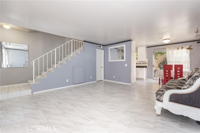 14551 Tupper Street, 27 photo 4