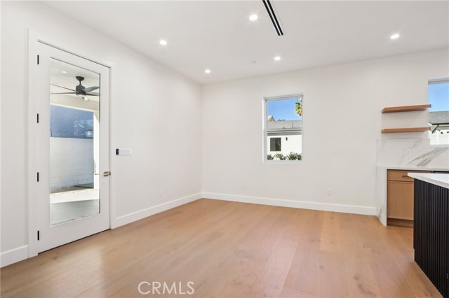 Detail Gallery Image 11 of 51 For 14931 Vose St, Van Nuys,  CA 91405 - 7 Beds | 6/1 Baths