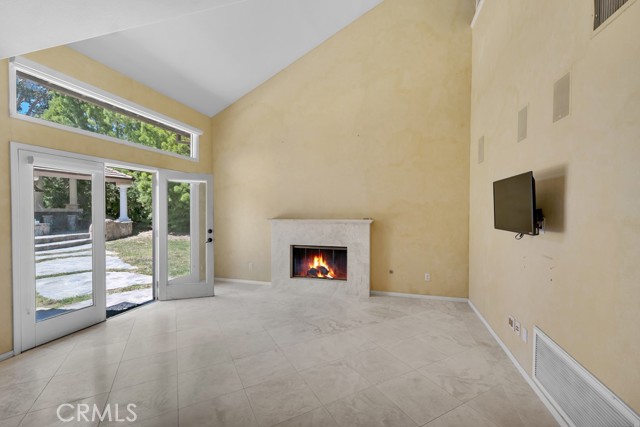 590 Stonebrook Street, Simi Valley CA: https://media.crmls.org/medias/86101fe0-614c-4a19-8e1a-99aef4b9c8c5.jpg