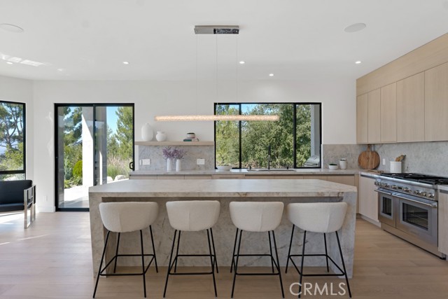 Detail Gallery Image 4 of 40 For 4015 Clarinda Dr, Tarzana,  CA 91356 - 5 Beds | 4 Baths