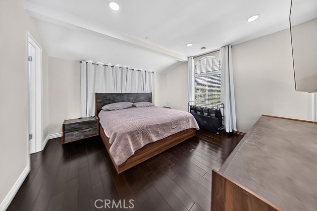 1256 Irving Avenue photo 32