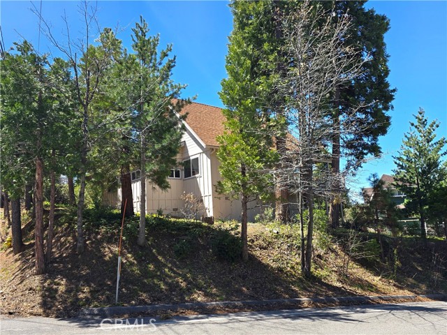 943 Grass Valley Road, Lake Arrowhead CA: https://media.crmls.org/medias/8611a4e6-4b73-4a2c-be62-5022a9a4466e.jpg