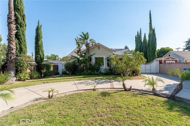 Detail Gallery Image 2 of 44 For 17736 San Fernando Mission Bld, Granada Hills,  CA 91344 - 5 Beds | 3 Baths