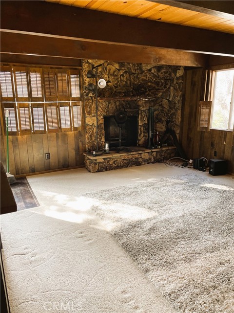 2401 Fir Drive, Running Springs CA: https://media.crmls.org/medias/861280aa-c67a-4a85-b8ef-f2b495609655.jpg