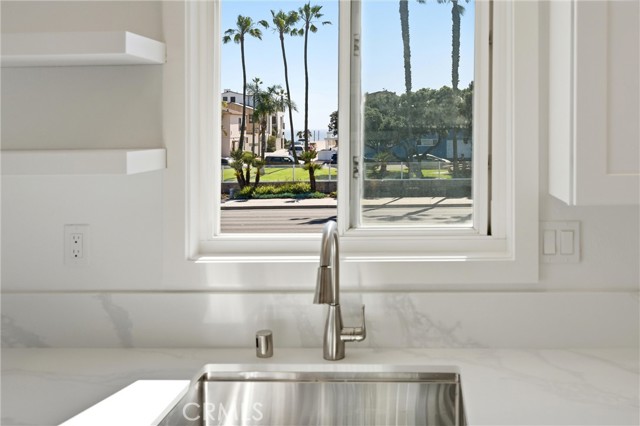 Detail Gallery Image 25 of 49 For 203 Cedar St a & B,  Newport Beach,  CA 92663 - 4 Beds | 3 Baths