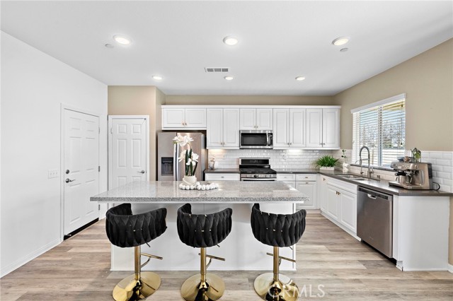 Detail Gallery Image 13 of 46 For 31974 Eaton, Menifee,  CA 92584 - 3 Beds | 2 Baths