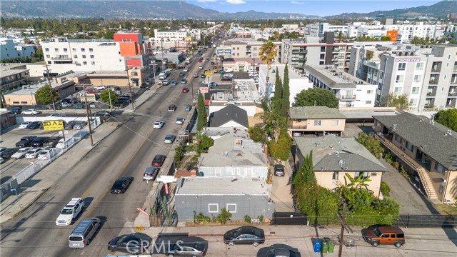 11170 Burbank Boulevard, North Hollywood CA: https://media.crmls.org/medias/8614b8f0-5978-47a6-acaf-860210b5c68a.jpg
