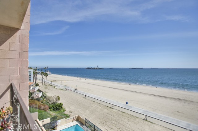 1750 E Ocean Boulevard, Long Beach CA: https://media.crmls.org/medias/861568f1-36c0-4445-9f12-1151cee55828.jpg