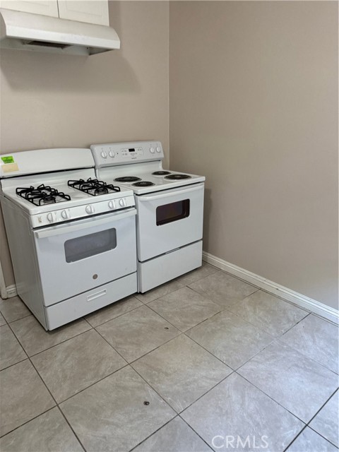 4611 W 152nd Street, Lawndale CA: https://media.crmls.org/medias/8615a817-a592-45f0-bb38-86c67f6e91ef.jpg