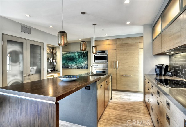 214 1/2 Marguerite Avenue, Corona del Mar CA: https://media.crmls.org/medias/861684a6-68ad-4009-9dbf-587a68e01f11.jpg