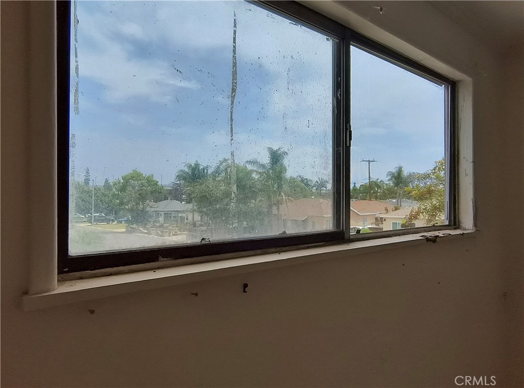 https://media.crmls.org/medias/86178084-5902-4b48-ba14-9731f18df7a0.jpg?preset=X-Large