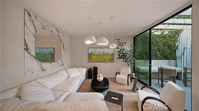 Detail Gallery Image 4 of 45 For 8840 Ashcroft Ave, West Hollywood,  CA 90048 - 3 Beds | 4 Baths