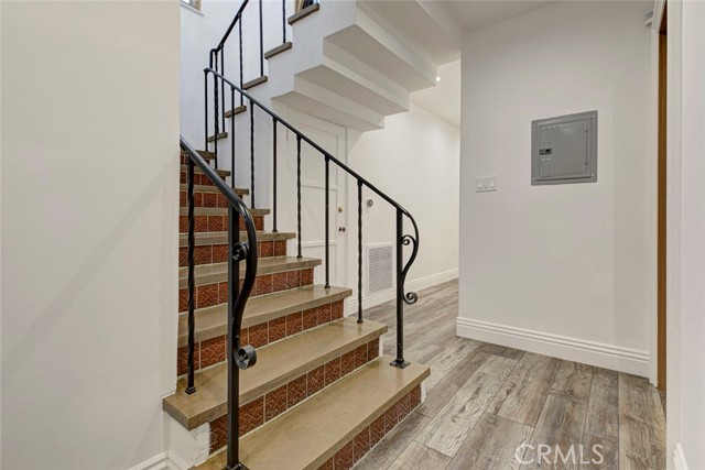 Detail Gallery Image 21 of 36 For 954 Rosemount, Glendale,  CA 91207 - 5 Beds | 3 Baths