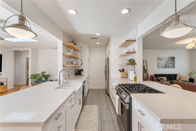 715 Havana Avenue, Long Beach CA: https://media.crmls.org/medias/86184c5d-0176-49e2-b130-c431d8252fae.jpg