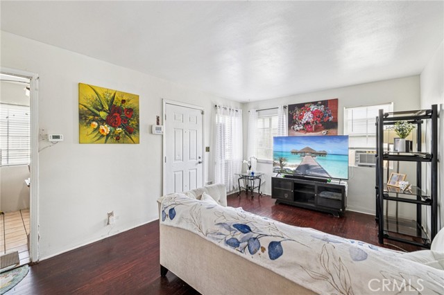 Detail Gallery Image 8 of 23 For 2938 Oakwood, Lynwood,  CA 90262 - 2 Beds | 1 Baths