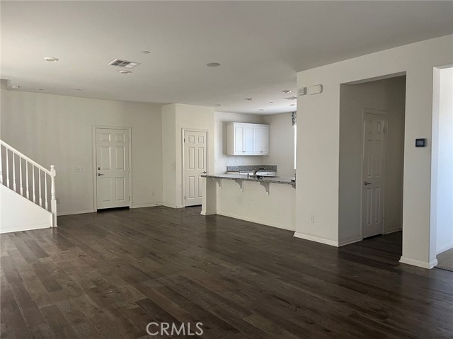Detail Gallery Image 4 of 20 For 13084 Irisbend Ave, Corona,  CA 92880 - 3 Beds | 2/1 Baths