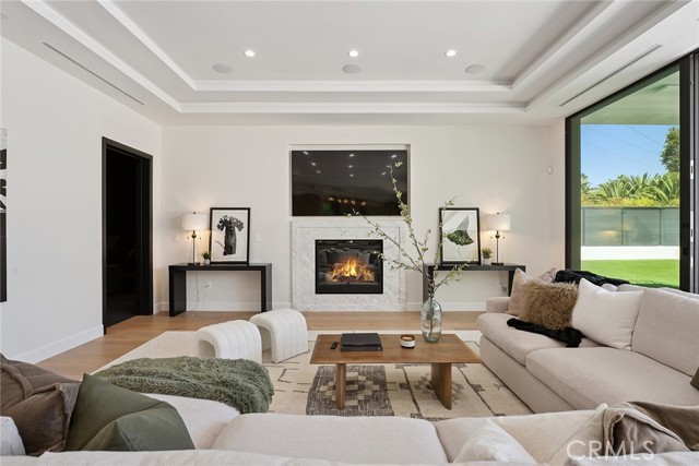 Detail Gallery Image 14 of 74 For 13807 Magnolia Bld, Sherman Oaks,  CA 91423 - 5 Beds | 4/1 Baths