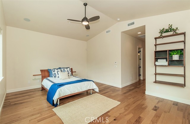 1562 N Empire Lane, Clovis CA: https://media.crmls.org/medias/861aa706-59a7-41be-8741-dac6dcee454f.jpg