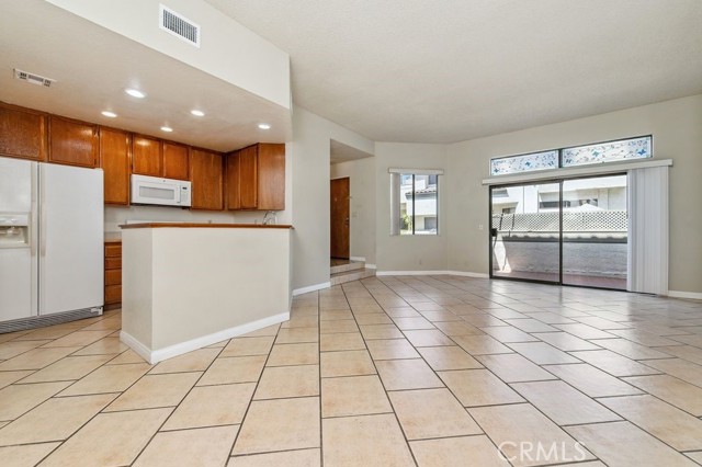 40 Brownfield Lane, Pomona CA: https://media.crmls.org/medias/861b0fa9-fc3b-451f-af2f-ffb829341566.jpg